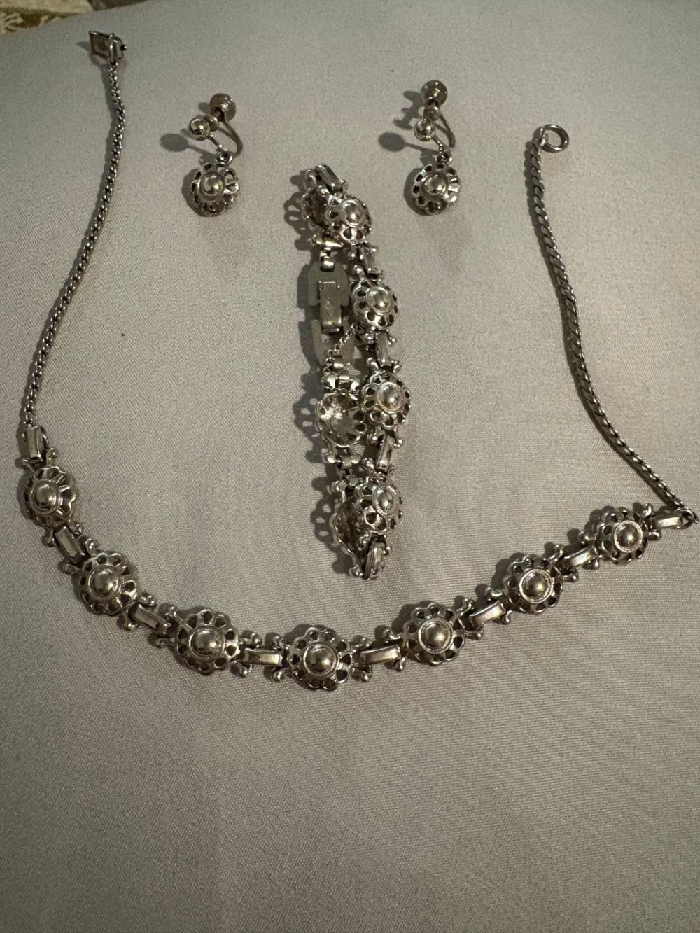Vintage Lustern Silver Tone Floral Jewelry Set